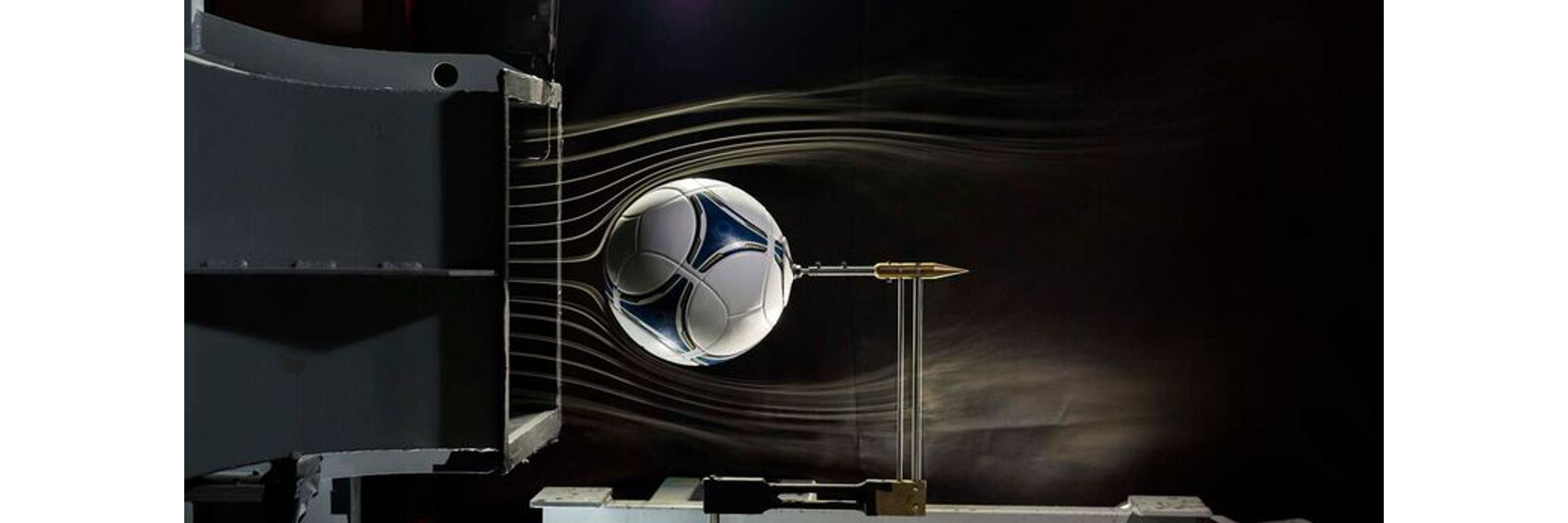 風洞試験でのサッカーボール空気力学実験